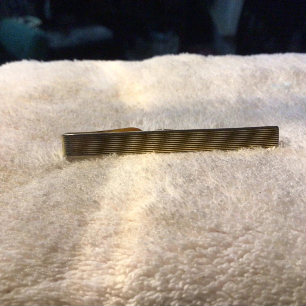 Men's Gold Ribbed Tie Clip - Sleek Professional Finish